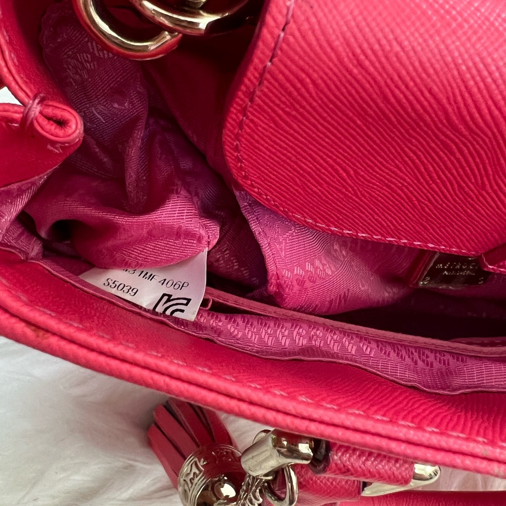 💜MetroCity Crossbody Bag in Magenta Canvas - Picture 11 of 16